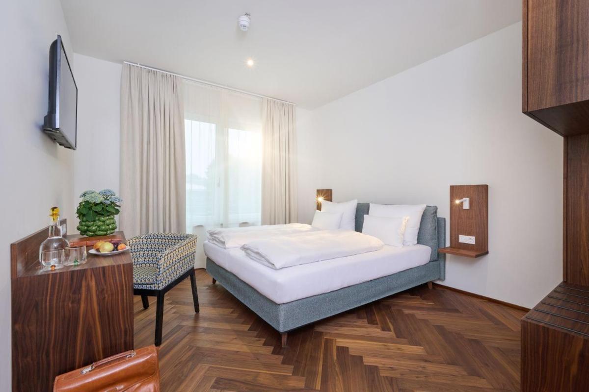 Hotel Der Einrichter 施特劳宾 外观 照片