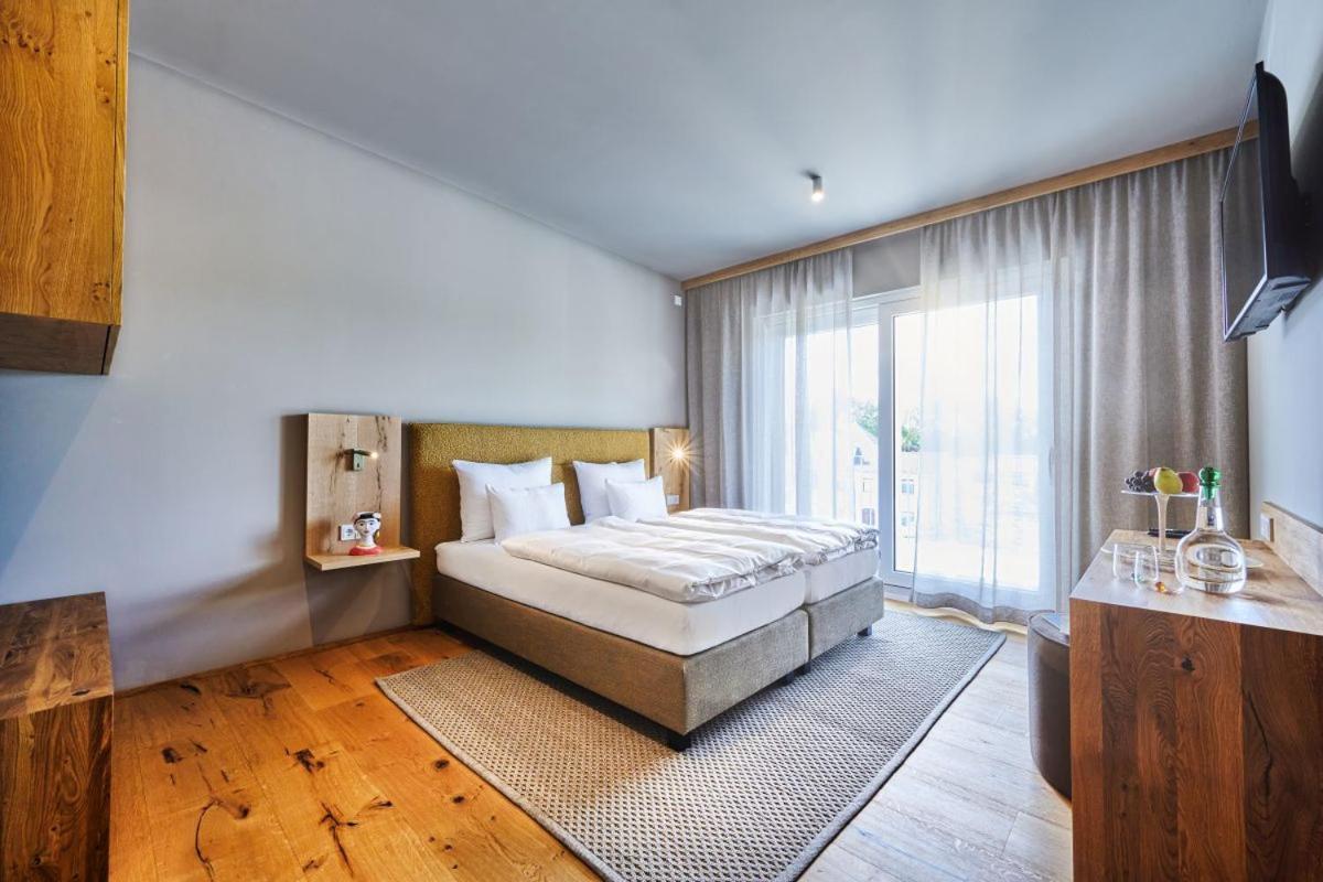 Hotel Der Einrichter 施特劳宾 外观 照片