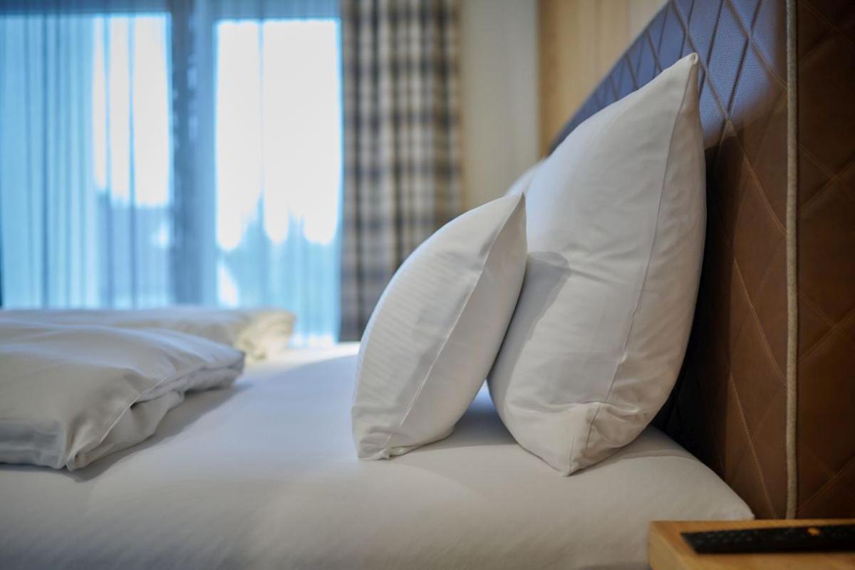 Hotel Der Einrichter 施特劳宾 外观 照片